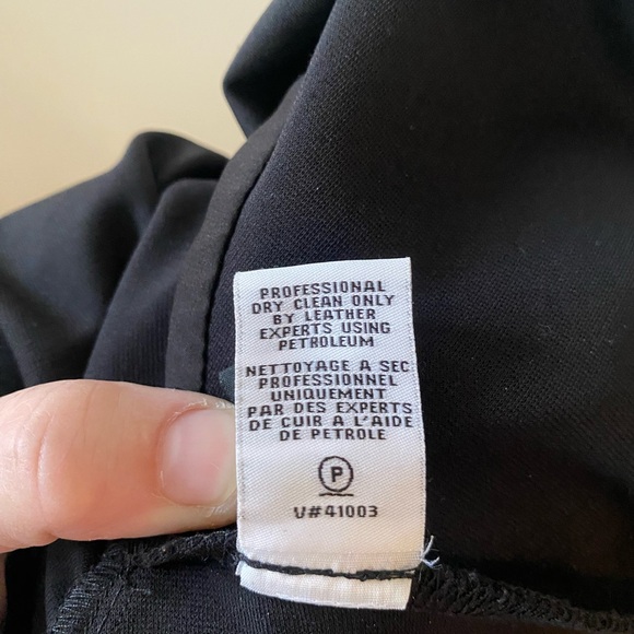 Diane Von Furstenberg Leather Jeannie Two Dress size 6. - Picture 11 of 11